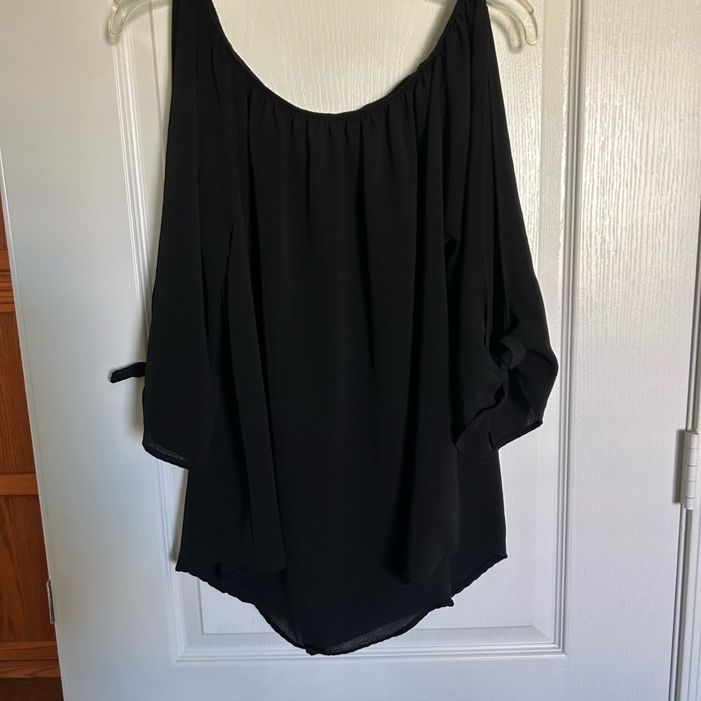 Adara 1x Chic Black Women's Blouse